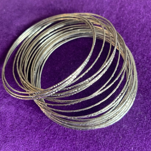 Silvertone bangle bracelet set - Picture 5 of 6
